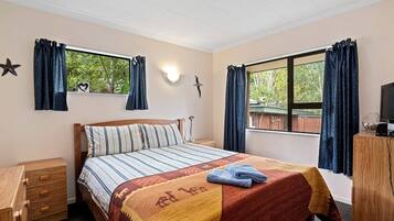 3 bedrooms, bed sheets