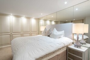 Luxury Apartment, 2 Bedrooms | Iron/ironing board, free WiFi, bed sheets - 2 Luxe BDR Hans Place by The Residences (London)
