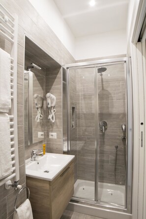 Superior Room | Bathroom - Morelli Suite (Naples)