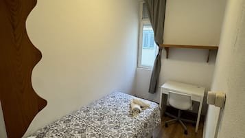 Single Room, Private Bathroom | Iron/ironing board, free WiFi, bed sheets