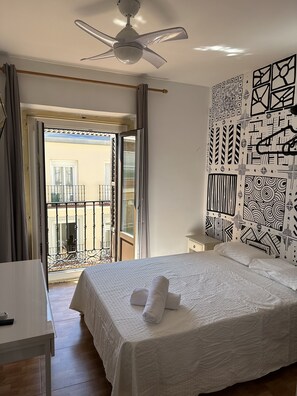 Premium Double Room, Balcony | Seterika/papan seterika, Wi-fi percuma, cadar katil 