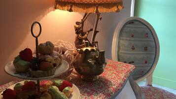 Chambre Double (Gourmandises de Taty) | Décoration personnalisée, ameublement personnalisé, Wi-Fi gratuit