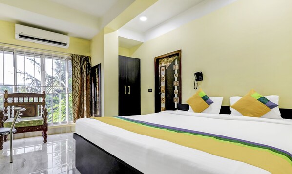 Iron/ironing board, free WiFi, bed sheets