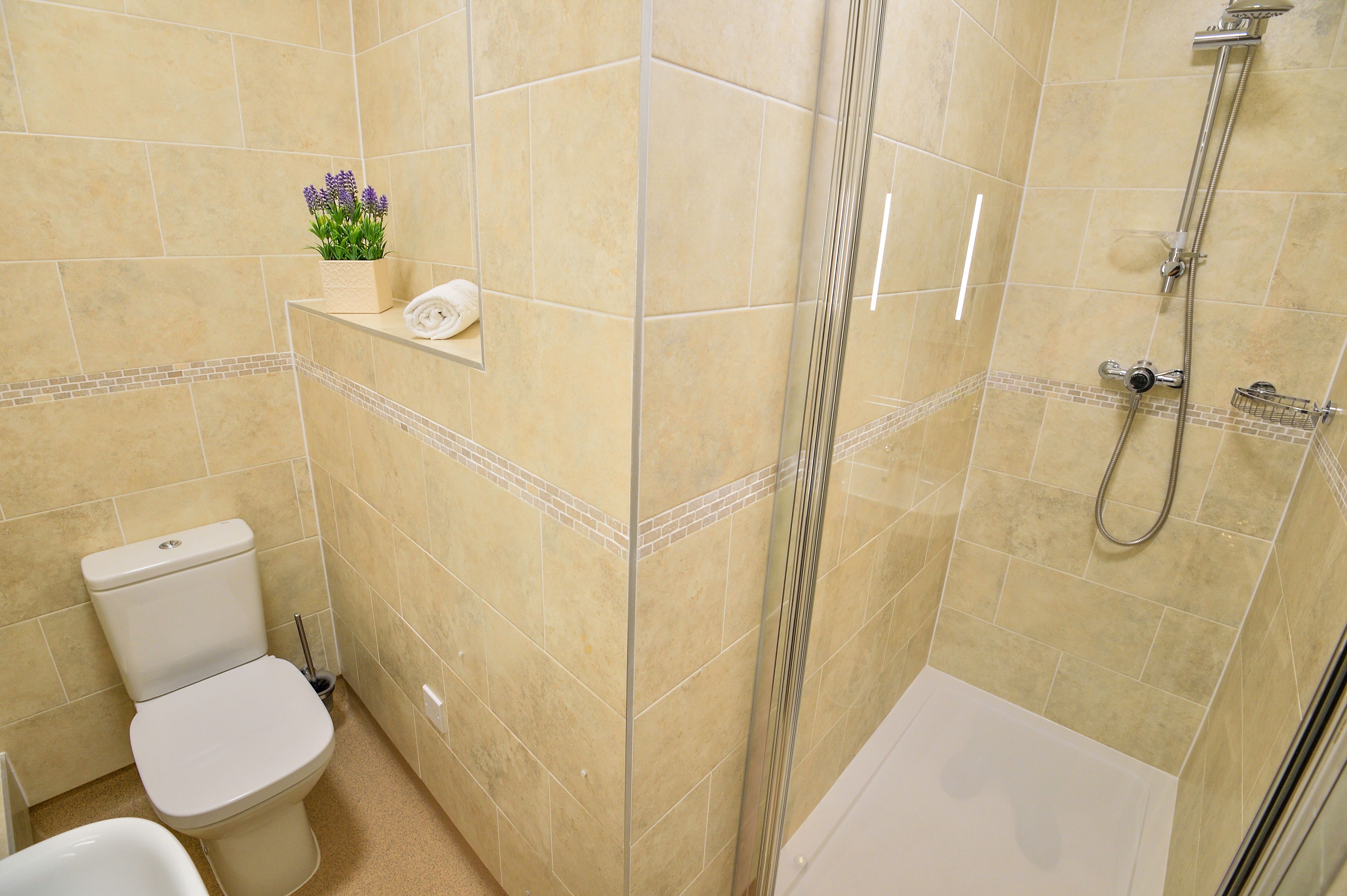 Standard-herbergi með tvíbreiðu rúmi | Baðherbergi | Snyrtivörur án endurgjalds, hárblásari, handklæði, sápa