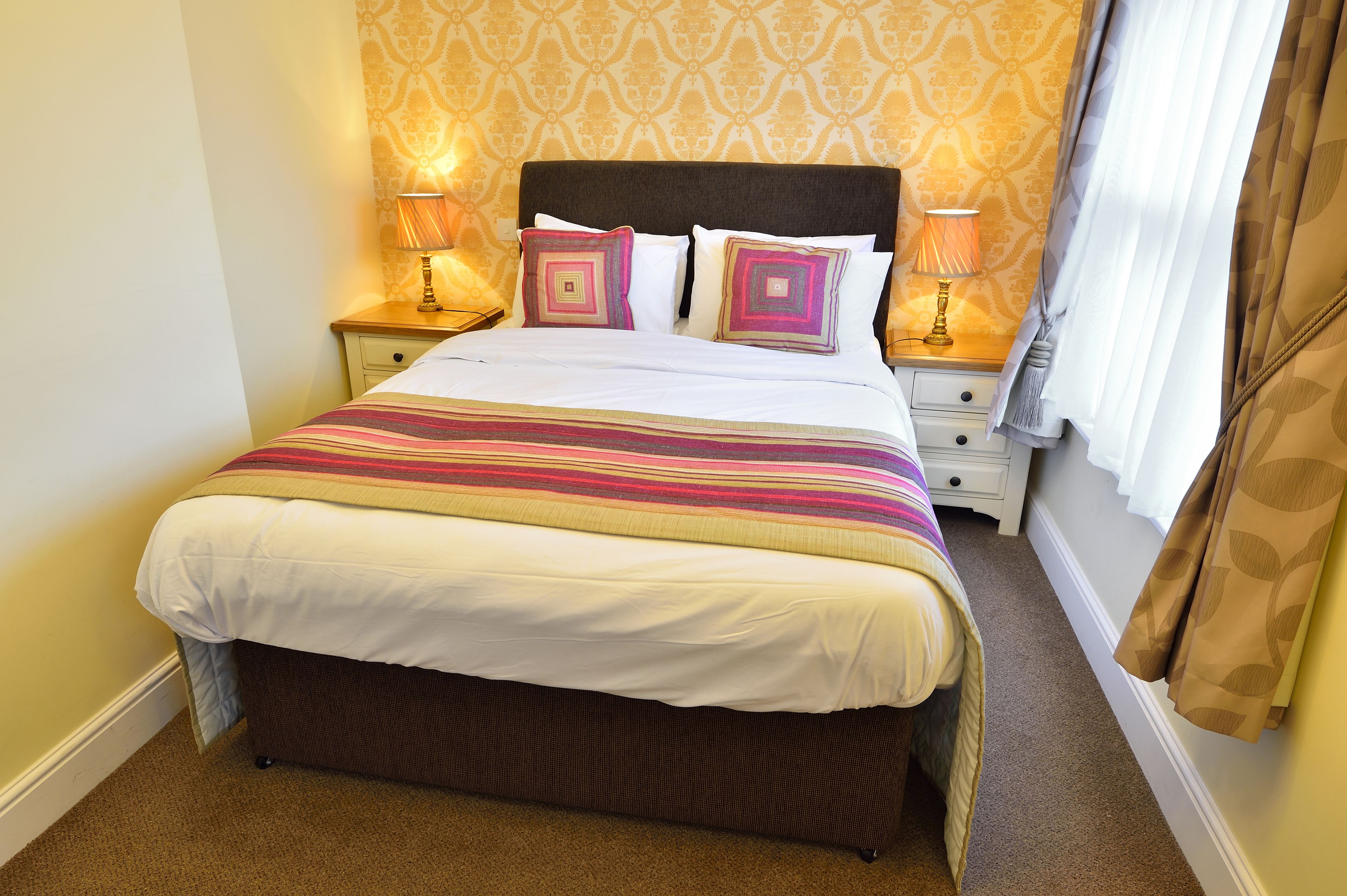 standard double room | individually decorated, individually furnished, desk, iron/ironing board