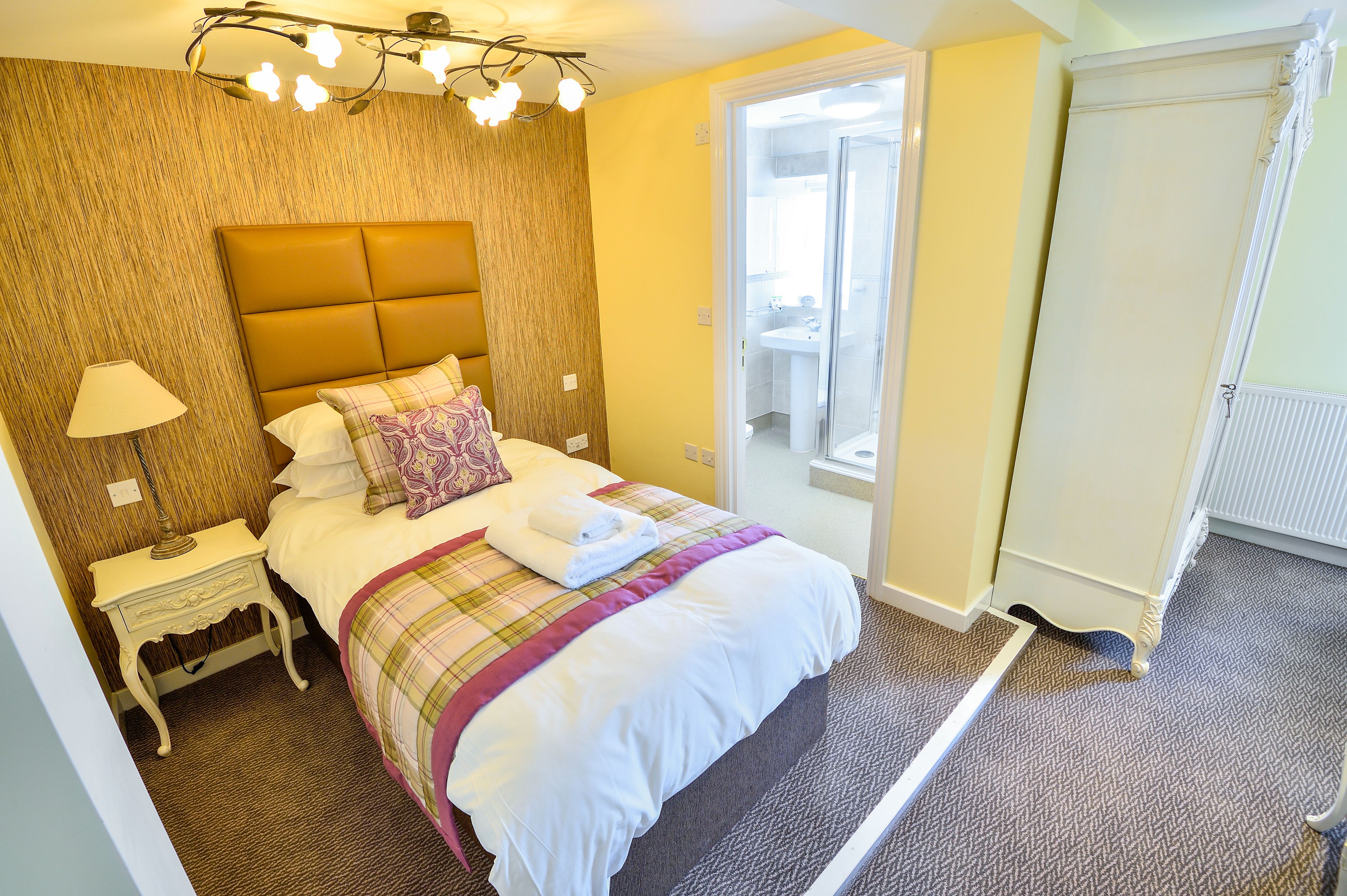 single room | individually decorated, individually furnished, desk, iron/ironing board