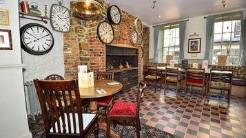 Free daily English breakfast