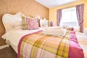 Individually decorated, individually furnished, desk, iron/ironing board - The George Hotel (Axminster)