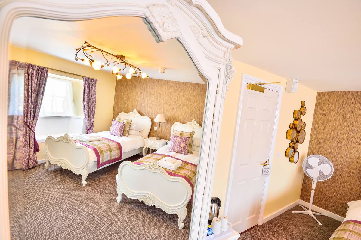 twin room | individually decorated, individually furnished, desk, iron/ironing board