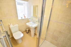 Individually decorated, individually furnished, desk, iron/ironing board - The George Hotel (Axminster)