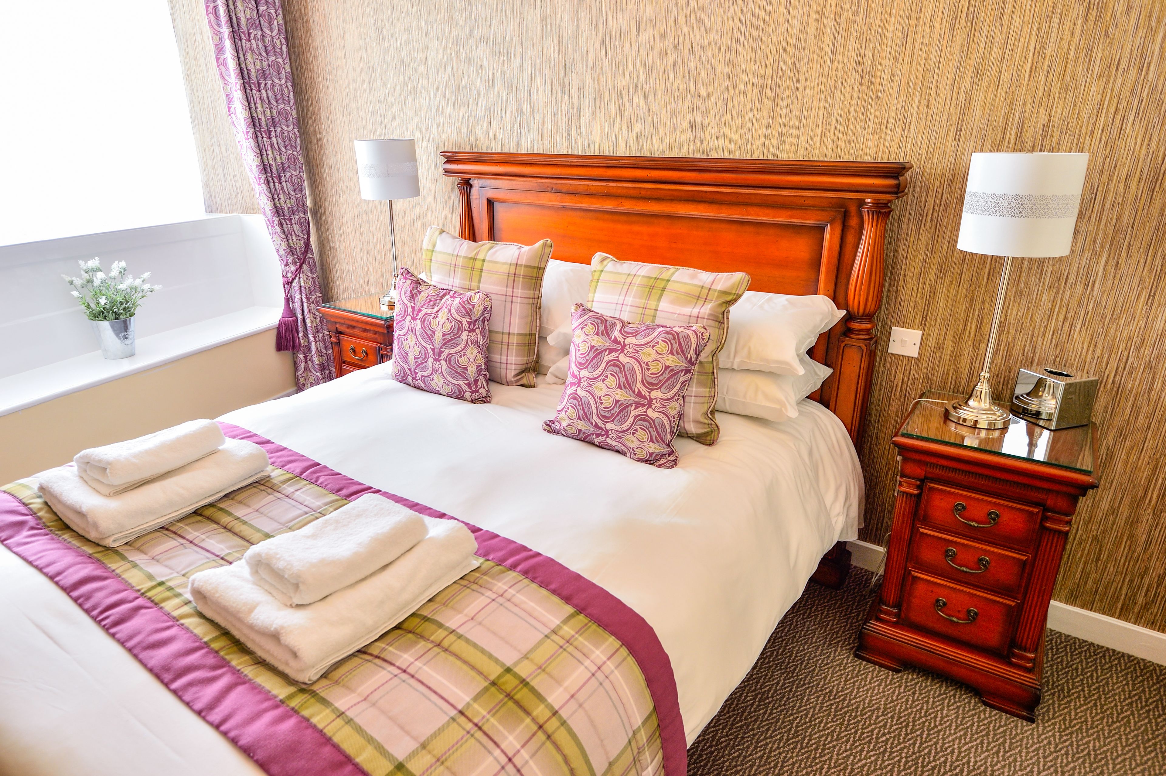 basic double room | individually decorated, individually furnished, desk, iron/ironing board