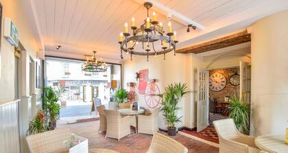 The George Hotel
