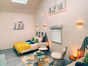 Superior Triple Room, Courtyard View | Living area | 80-cm flat-screen TV with digital channels, toys, books - La Petite Félixière, B&B indépendants à 10 min de Cholet, 25 min du Puy du Fou et 35 min de Nantes (Sèvremoine)