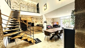 Free daily continental breakfast - La Petite Félixière, B&B indépendants à 10 min de Cholet, 25 min du Puy du Fou et 35 min de Nantes (Sèvremoine)