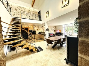 Free daily continental breakfast - La Petite Félixière, B&B indépendants à 10 min de Cholet, 25 min du Puy du Fou et 35 min de Nantes (Sèvremoine)