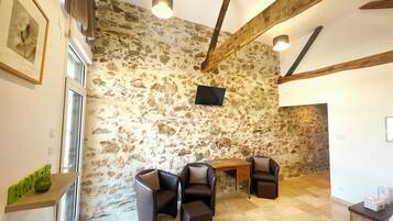 Superior driepersoonskamer, uitzicht op de binnenplaats | Lakens van Egyptisch katoen, luxe beddengoed