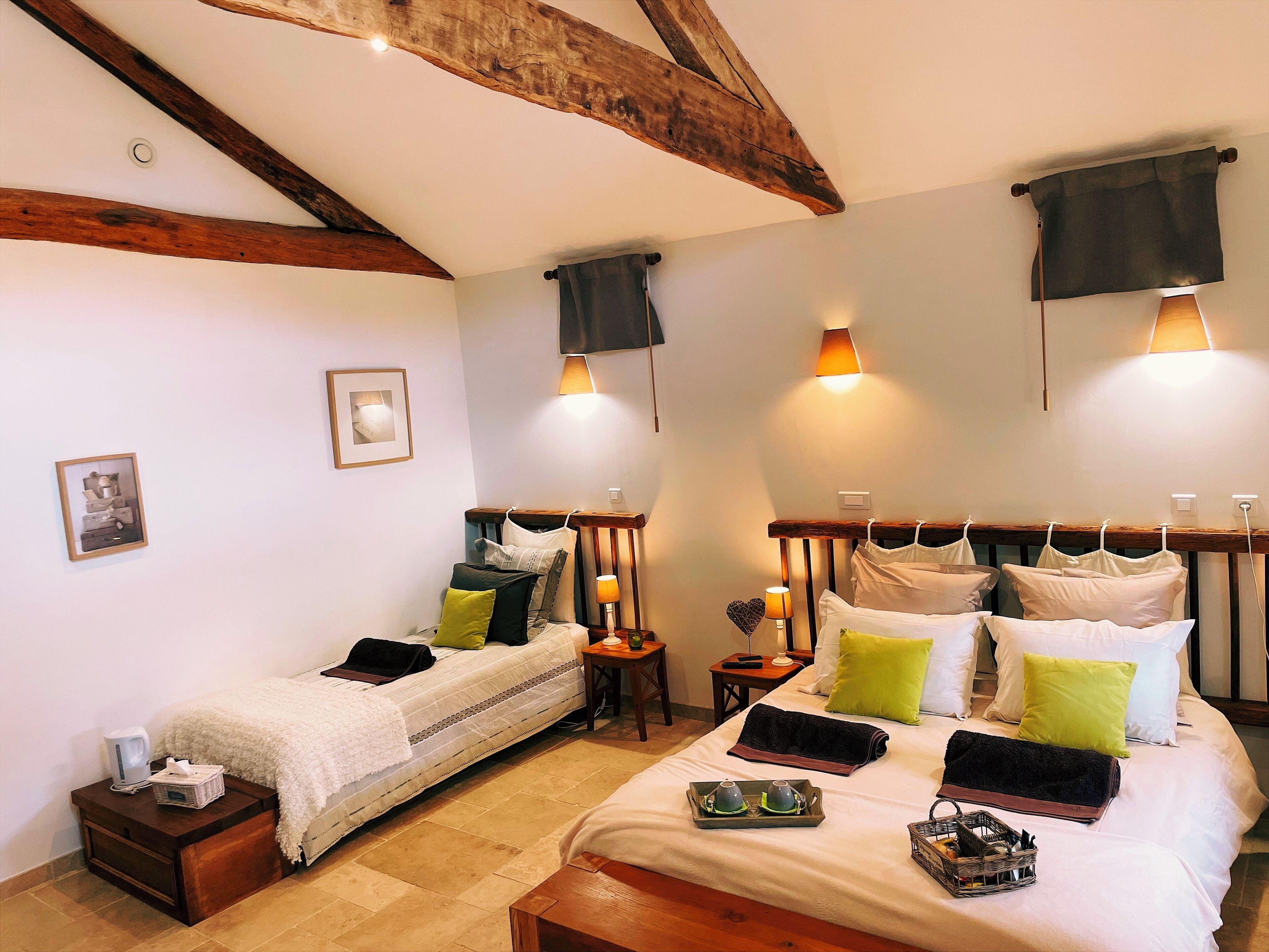 Chambre Triple Supérieure, vue cour intérieure