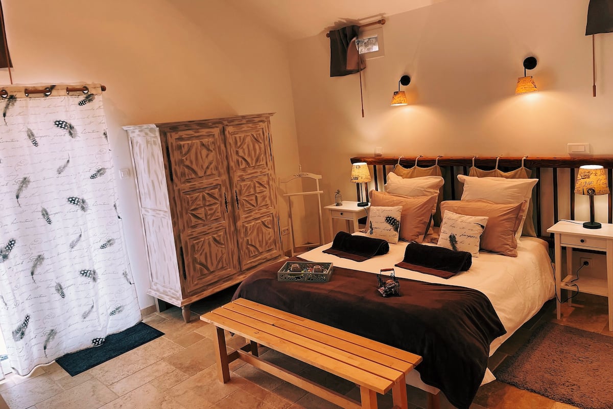 Egyptian cotton sheets, premium bedding, memory-foam beds