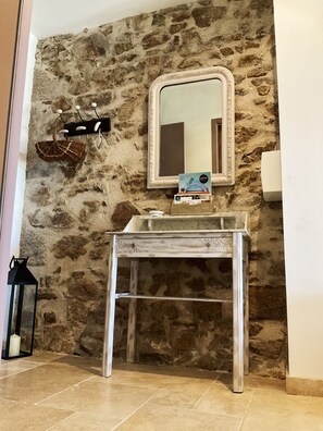 Cortinas blackout, insonorización y wifi gratis 