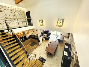 Tägliches inbegriffenes kontinentales Frühstück