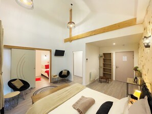 Superior Quadruple Room, Courtyard View | Living area - La Petite Felixiere (Sèvremoine)