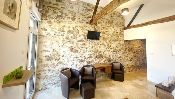 Superior Triple Room, Courtyard View | Egyptian cotton sheets, premium bedding, memory foam beds, desk - La Petite Félixière, B&B indépendants à 10 min de Cholet, 25 min du Puy du Fou et 35 min de Nantes (Sèvremoine)