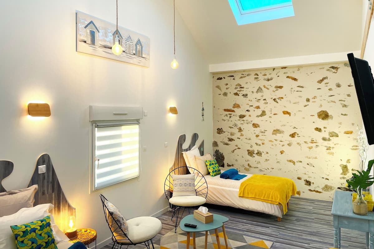 Superior Triple Room, Courtyard View | Egyptian cotton sheets, premium bedding, memory foam beds