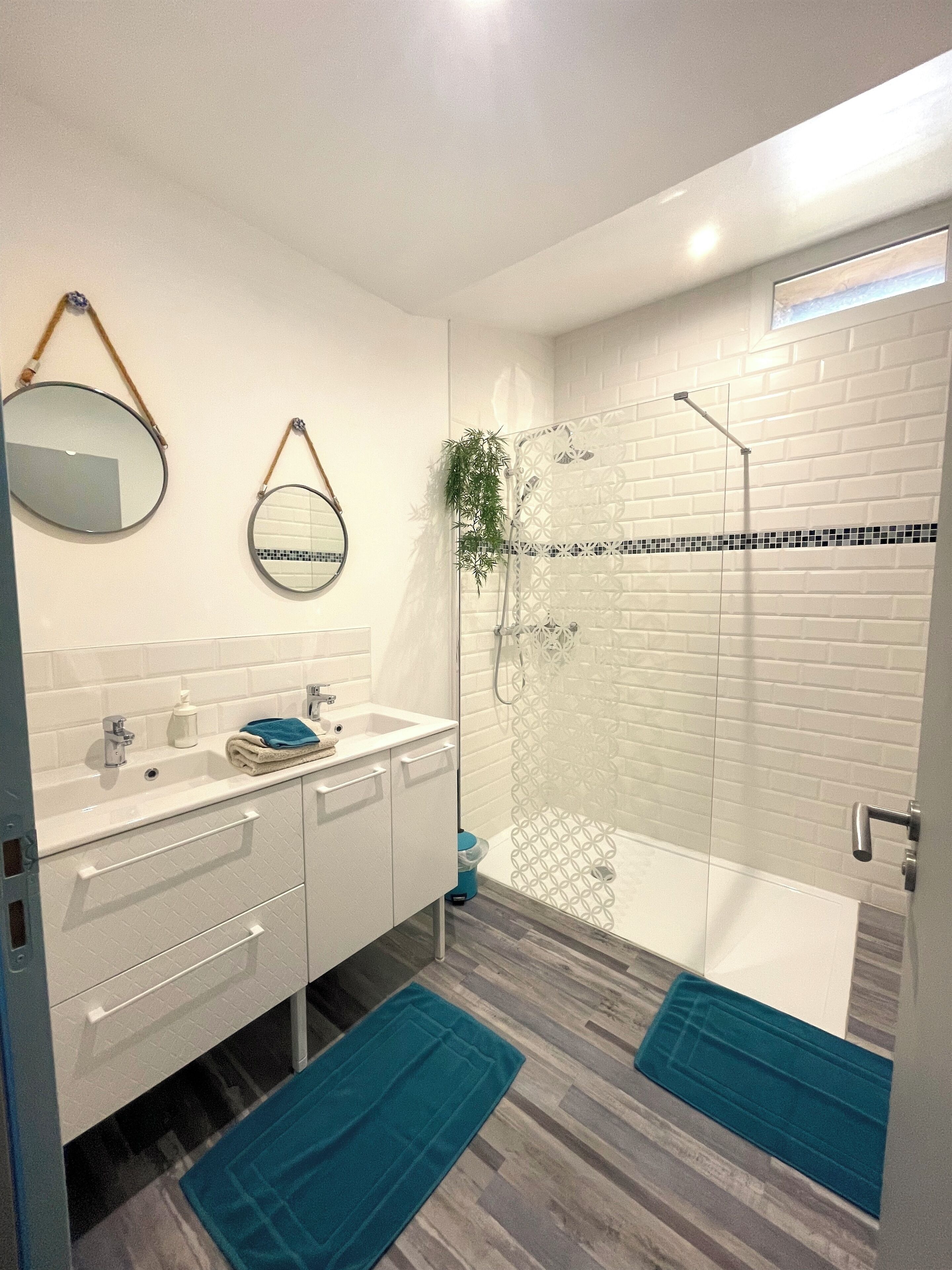 Superior Triple Room, Courtyard View | Bathroom | Shower, eco-friendly toiletries, hair dryer, towels