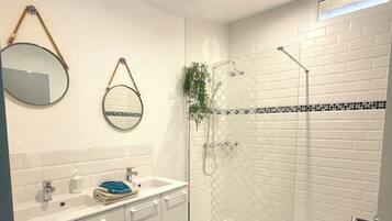 Superior Triple Room, Courtyard View | Bathroom | Shower, eco-friendly toiletries, hair dryer, towels