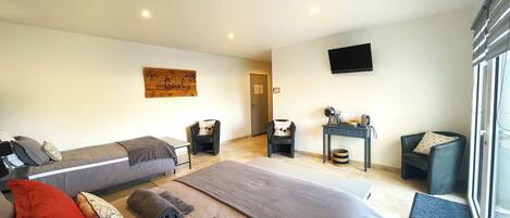 Tripla Superior, vista cortile | Biancheria in cotone egiziano, biancheria da letto di alta qualità