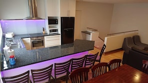 3 Bedroom House with 2 Bathrooms | Private kitchen