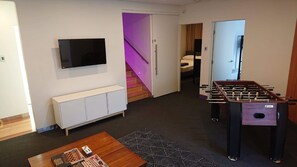 Flat-screen TV, DVD player - Paradise Escapes - 001 (Cowes)