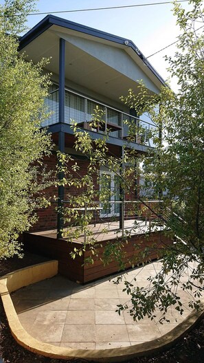 Exterior - Paradise Escapes - 001 (Cowes)