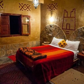 高级双人房 | 办公桌、遮光窗帘、折叠床/加床(额外收费)、WiFi