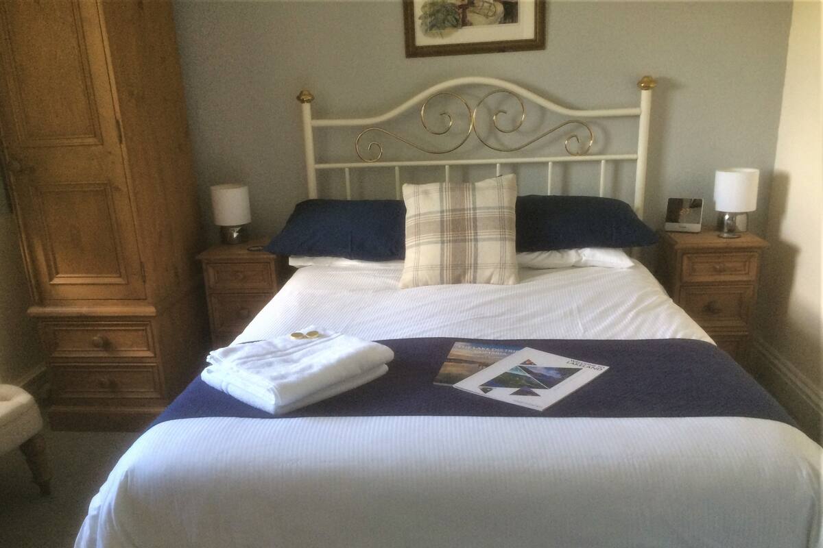 Chambre Standard double (Room 3) | Accès au Wi-Fi (inclus), literie fournie