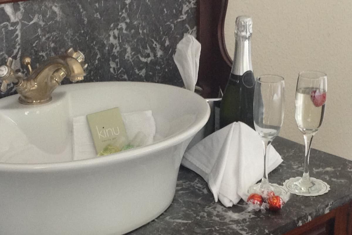Standard King Room (Room 2) | Free WiFi, bed sheets