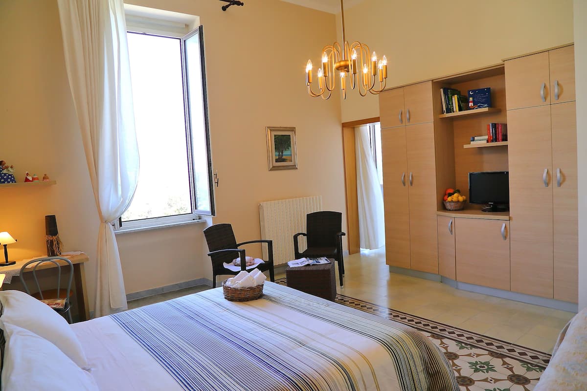 Classic Double Room, Sea View (Mare) | Desk, blackout curtains, soundproofing, iron/ironing board