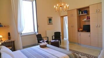 Classic Double Room, Sea View (Mare) | Desk, blackout drapes, soundproofing, iron/ironing board