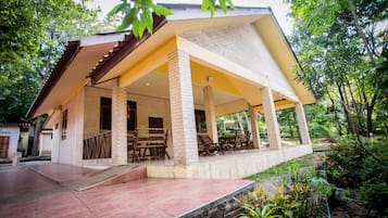 Basic Villa | Blackout drapes, free WiFi, bed sheets