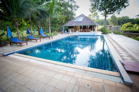 Outdoor pool. Faasai Resort & Spa