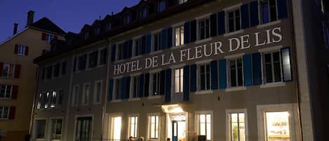Façade de lâhĂ©bergement - soirĂ©e/nuit