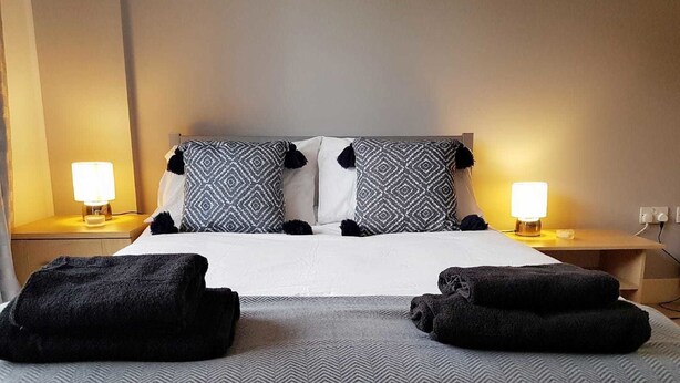 Unclassified image, 1 of 12, button - Stylish Park Central Apartment (Birmingham)