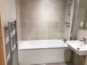 City Apartment | Bathroom - JQ Stylish City Apartment (Birmingham)