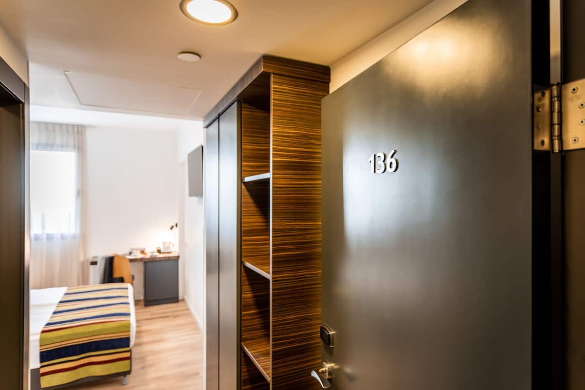 basic double room | minibar, desk, laptop workspace, free wifi