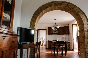 Apartamento Confort | Cocina privada | Frigorífico, horno, placa de cocina y cafetera o tetera