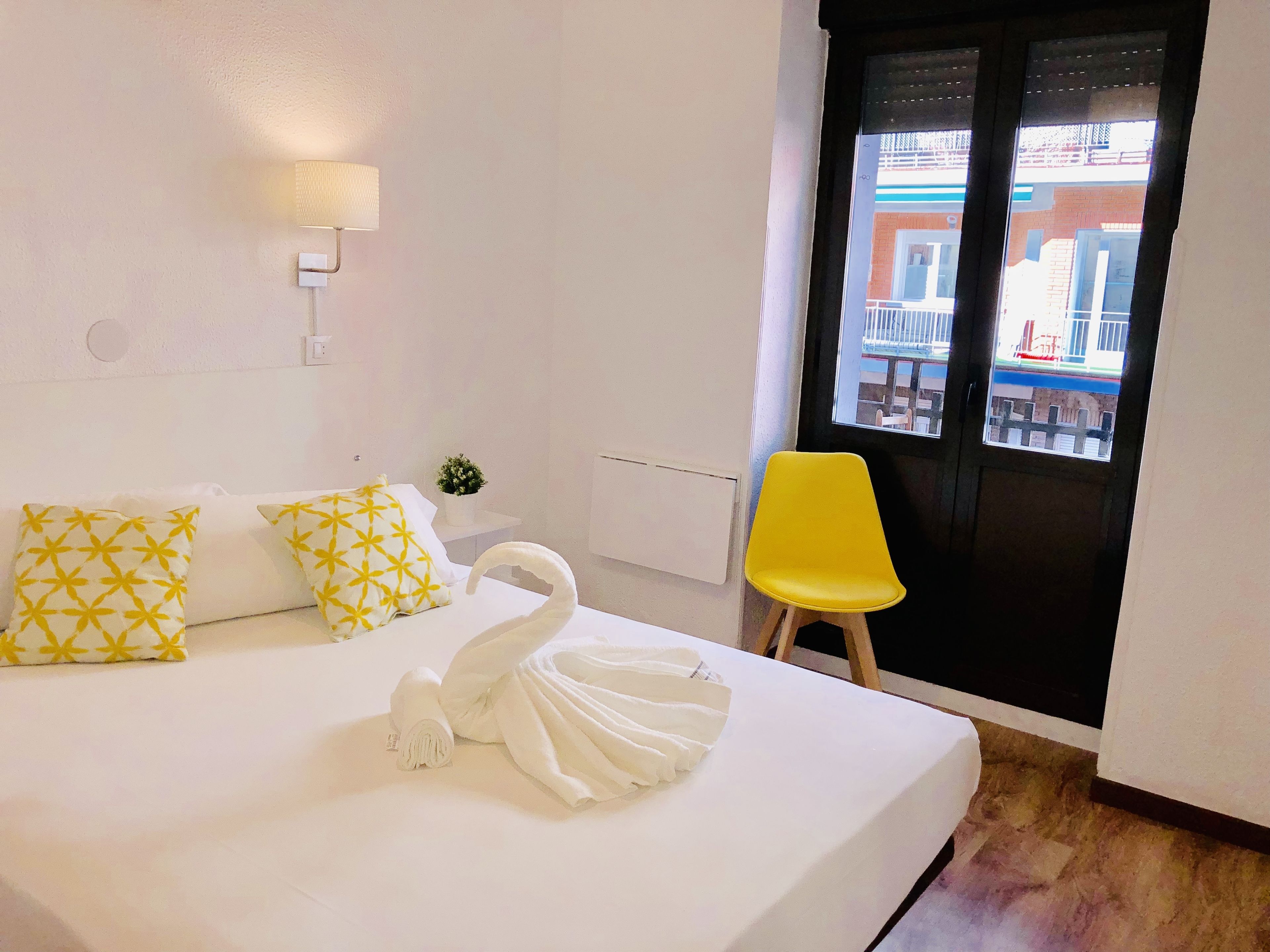 Tweepersoonskamer, gedeelde badkamer | 1 slaapkamer, luxe beddengoed, Select Comfort-bedden, een laptopwerkplek