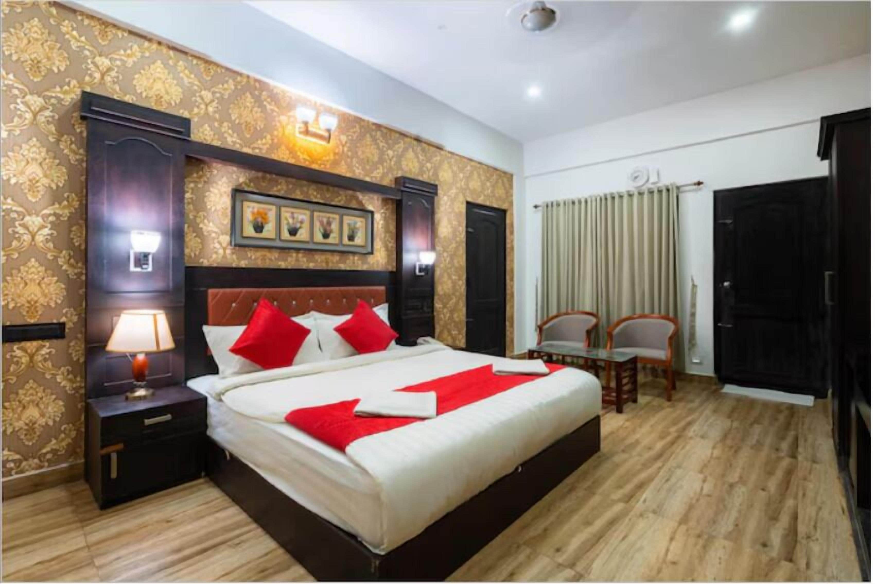 Deluxe Double Room, Garden View | Park view