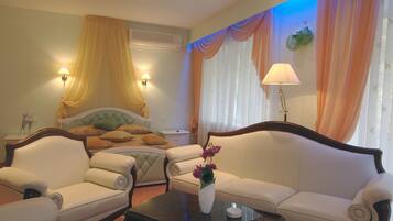 Studio, parveke | Työpöytä, silitysrauta/-lauta, ilmainen Wi-Fi, vuodevaatteet