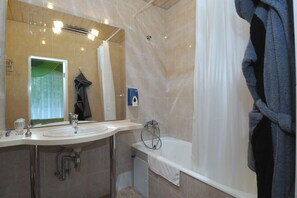 Studio, Balcony | Bathroom | Bathtub, slippers, towels, soap