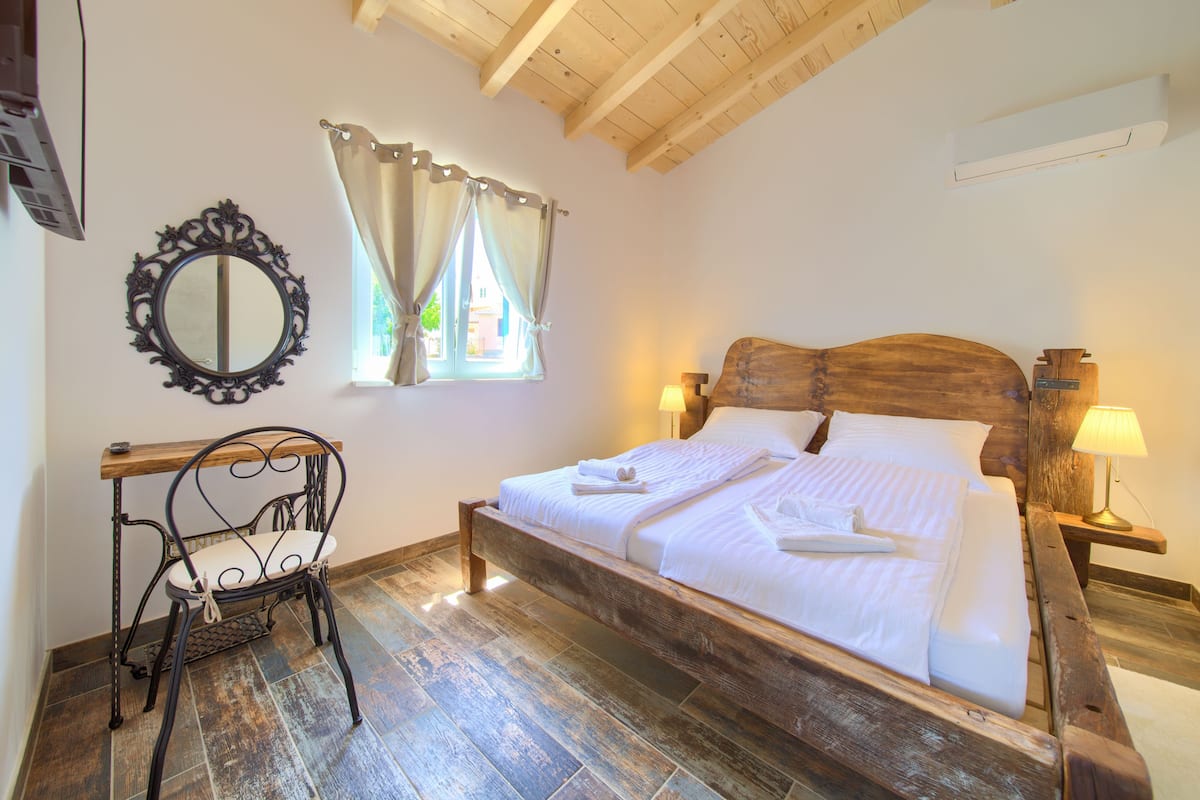 2 bedrooms, down comforters, individually decorated